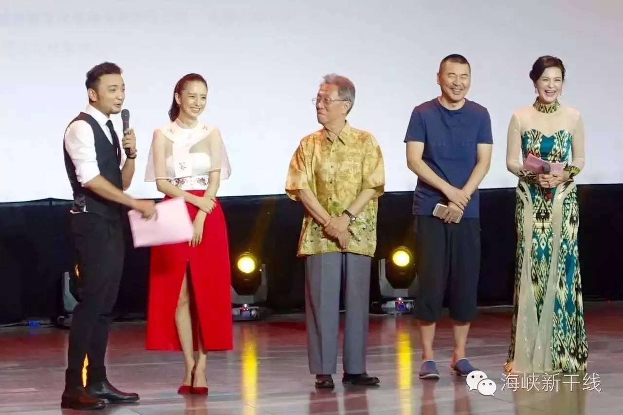 行走两岸看世界,她是来自*疆新**的女主播