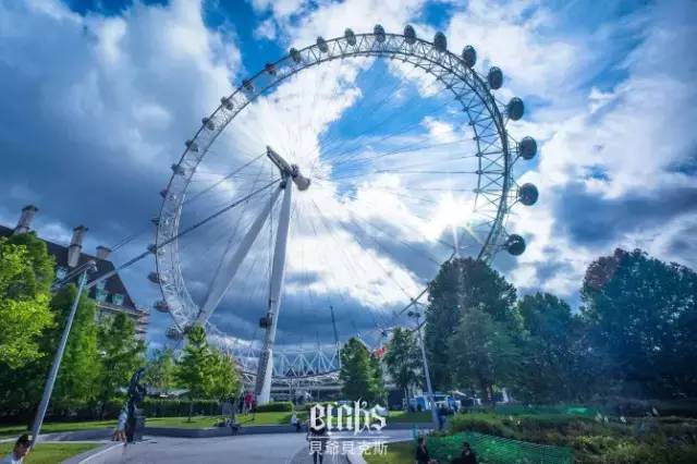 小编写完这条微信就请假去英国了,老板,这是我离英国最近的时刻