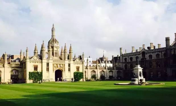 小编写完这条微信就请假去英国了,老板,这是我离英国最近的时刻