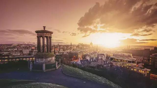 小编写完这条微信就请假去英国了,老板,这是我离英国最近的时刻