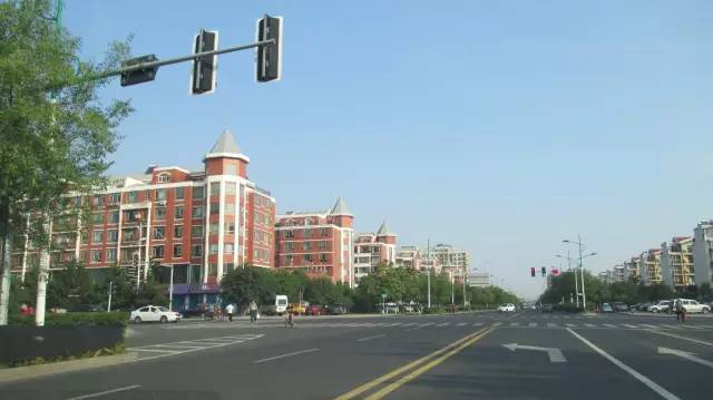 鍗氶泤鐭宠僵,鍗氶泤杞╁灞辩煶