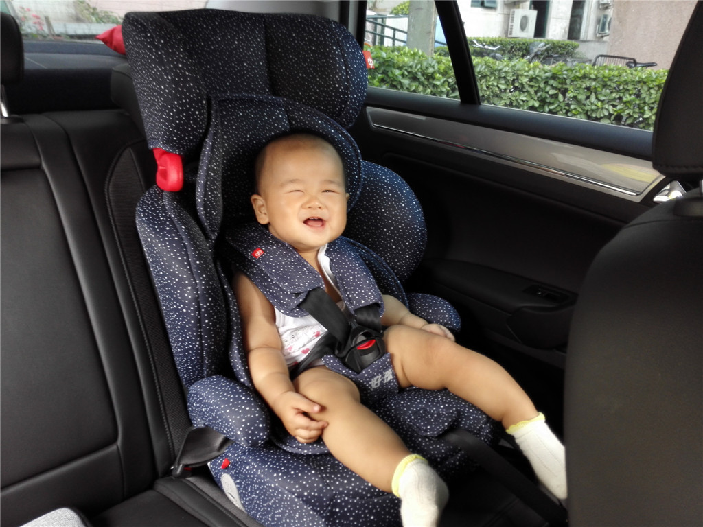 儿童安全座椅安装视频,儿童安全座椅装哪个位置