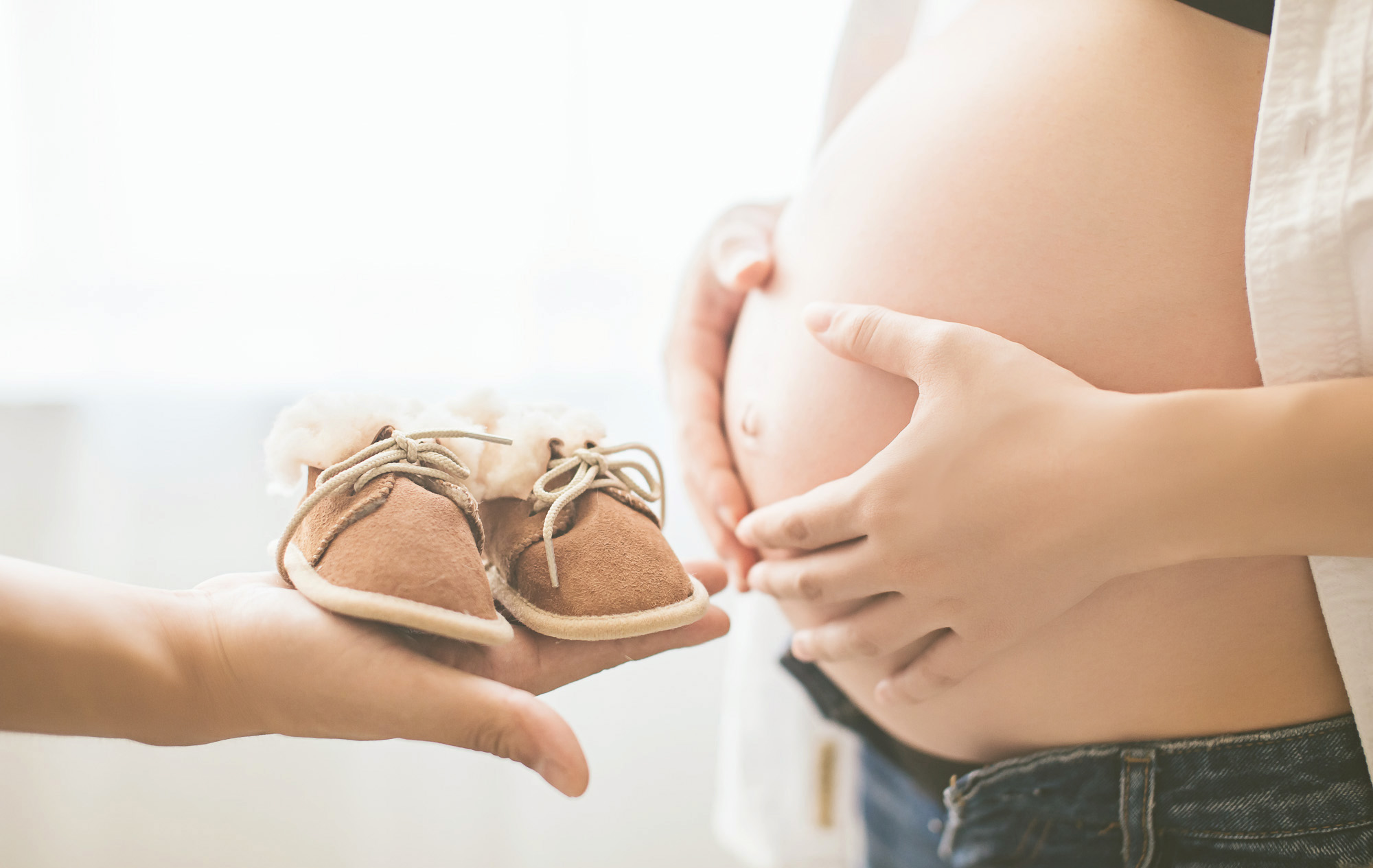 泌乳素孕期增高怎么处理,哺乳期泌乳素下降多久停药