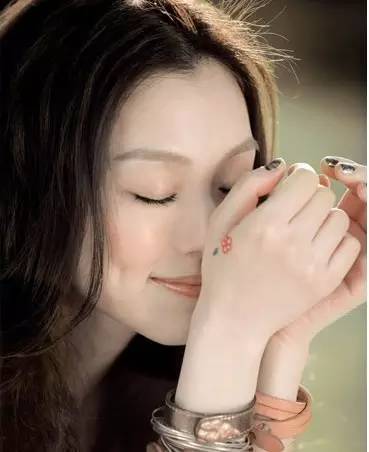 肿胀还是变胖?爱晒娃的范范又双叒叕变脸,这是要崩坏的节奏咩?