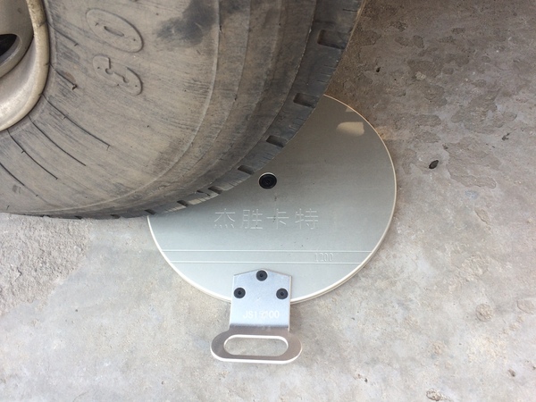 四轮定位和底盘定位哪个好,小车四轮定位多少公里定位一次