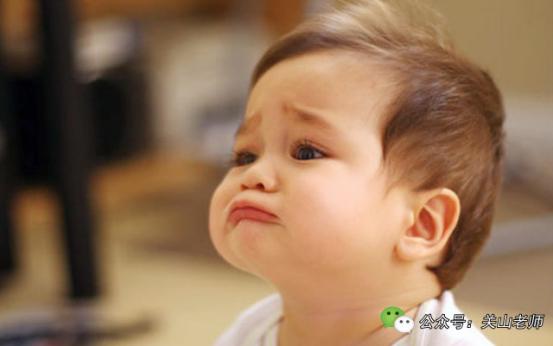 孩子嘴唇红肿像香肠嘴,宝宝嘴唇肿得像香肠