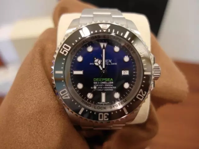 为什么买劳力士的人感觉是土豪 (一年之内连买三块劳力士什么水平)