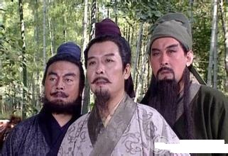 能打过关羽胜过张飞的两员大将,比关羽还厉害的战将