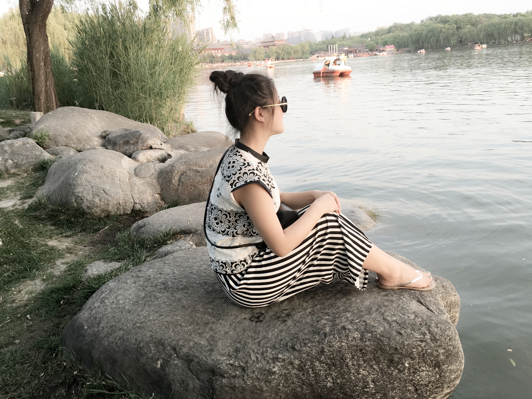 烫发洗发后用弹力素还是精油,烫发后多久护理头发