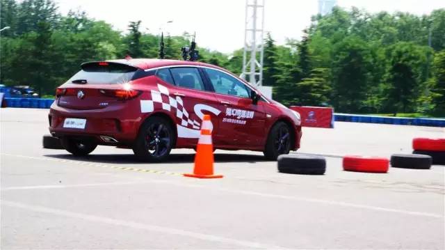 弯道那些小事你知道吗?看完还不懂的我负责