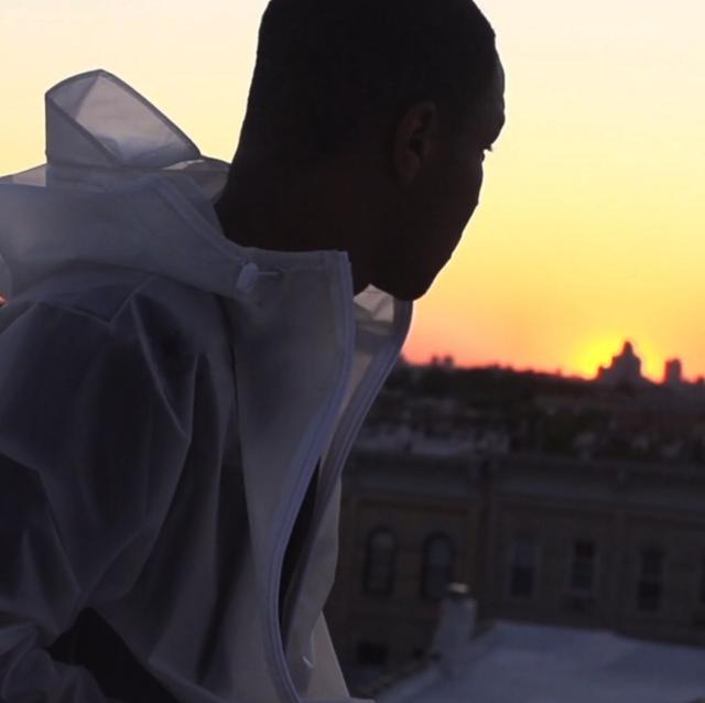 打个屁伞，真·青年就该披上雨衣起来嗨|潮物草坪