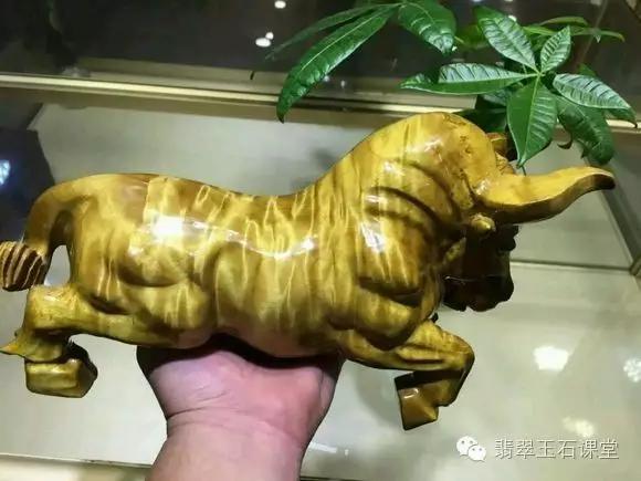 拆70年老宅发现100多年前的乌木,农民挖出一个天价的乌木