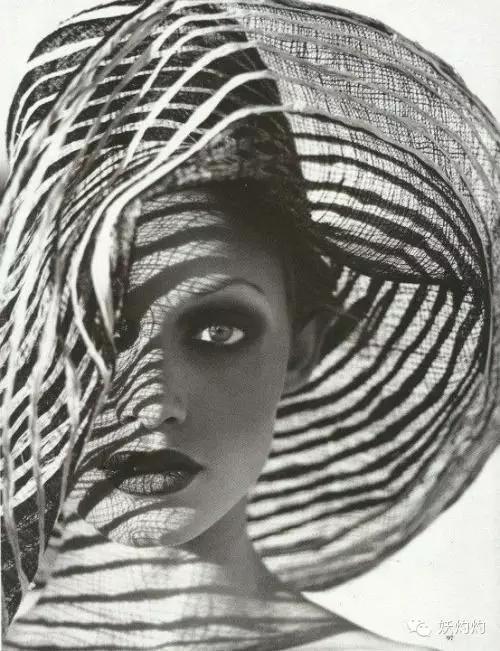 英国皇室帽子设计,英国皇室西装设计师