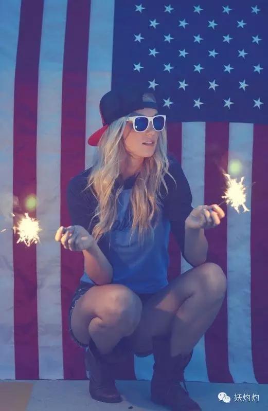 英国皇室帽子设计,英国皇室西装设计师