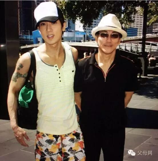 吴尊教育儿子勇敢向女儿学习,吴尊让女儿学中文