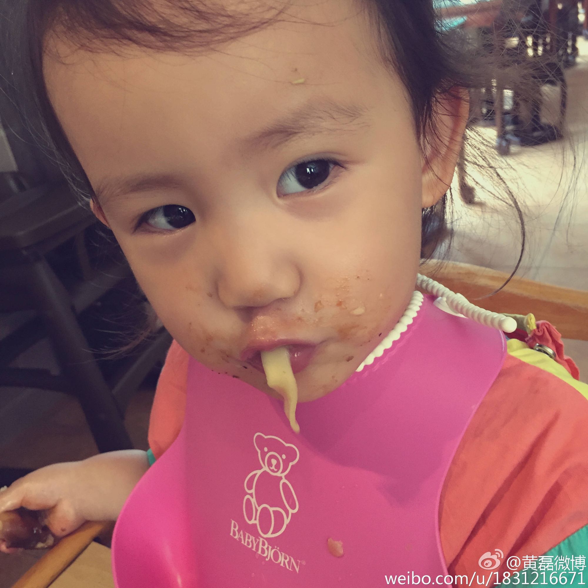 黄磊女儿多多和妹妹妈妈的合照,黄磊多多和多妹