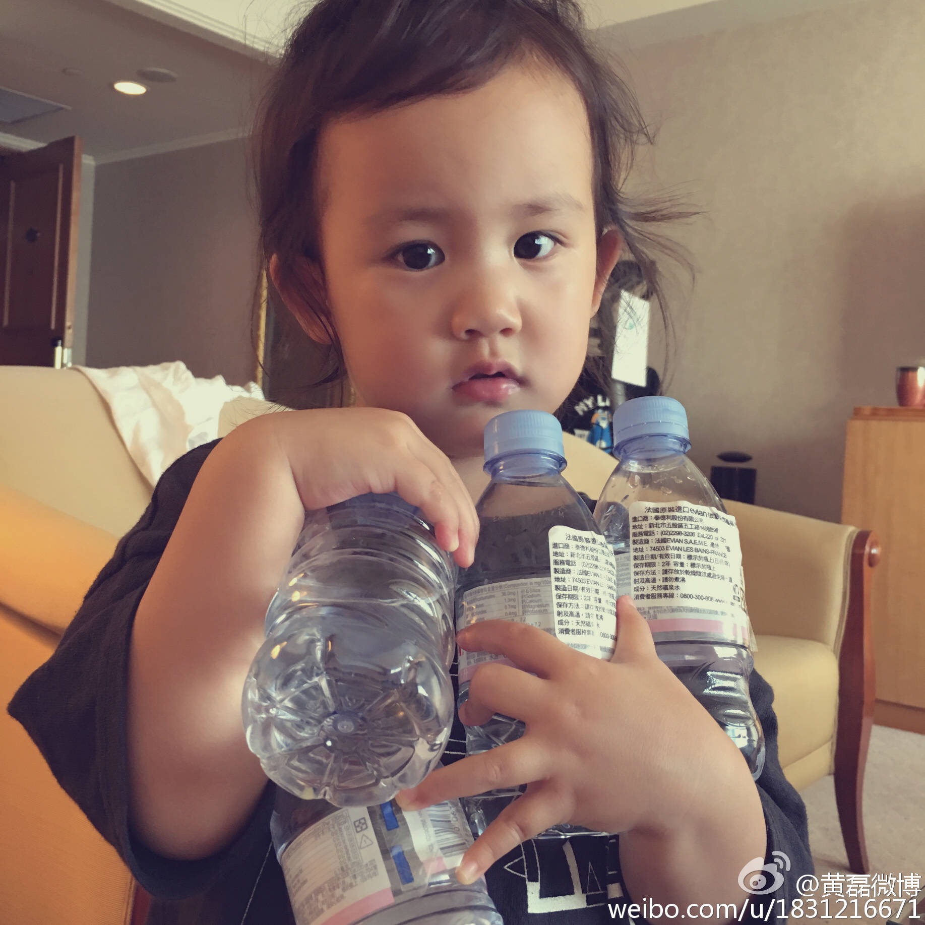 黄磊女儿多多和妹妹妈妈的合照,黄磊多多和多妹