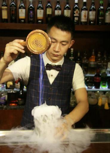 颜高huohao有内涵，杭州这些调酒师za不上天！