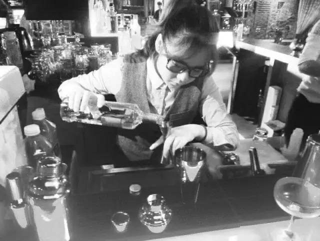 颜高huohao有内涵，杭州这些调酒师za不上天！