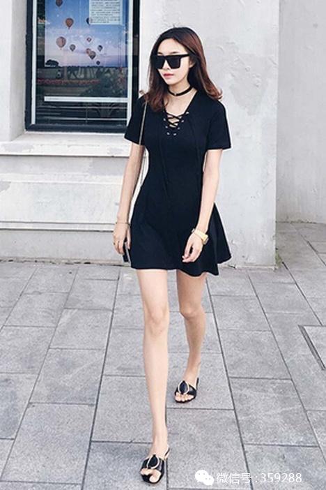 还在迷小白裙么？看看这些小黑裙带给你的性感吧！