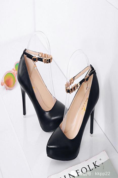 韩国鞋子明星同款,韩国艺人帆布鞋