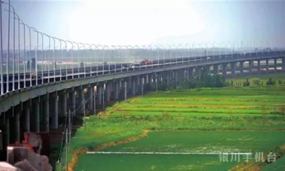 一桥飞架南北通三镇,一桥飞架南北天堑变通途