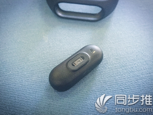 小米手环2充电震动怎么回事,小米手环2怎么连接苹果手机