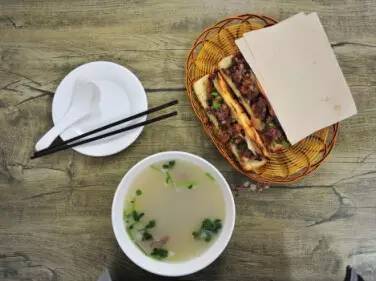 哈尔滨驴肉火烧视频,哈尔滨好吃的驴肉火烧店