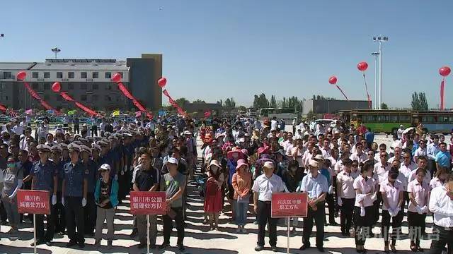 一桥飞架南北通三镇,一桥飞架南北天堑变通途