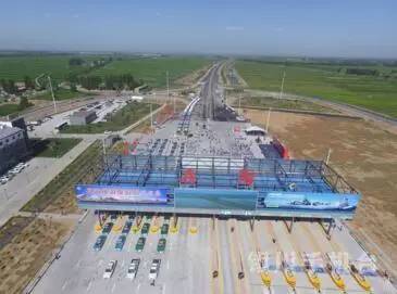 一桥飞架南北通三镇,一桥飞架南北天堑变通途