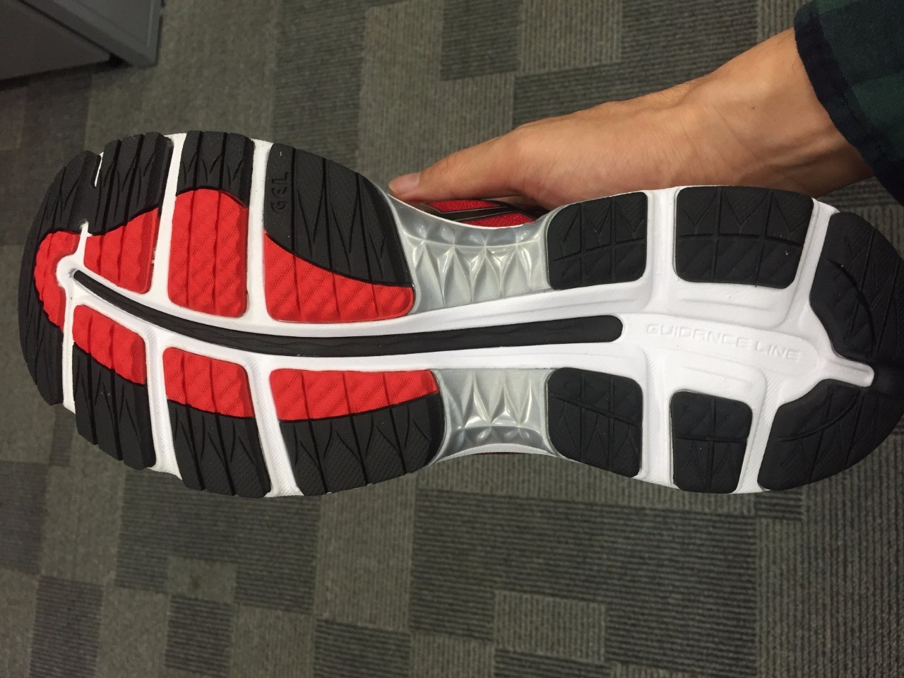 夏季跑步需注意:看尿液颜色分辨是否中暑。(附ASICSGEL–NIMBUS18测评2篇)