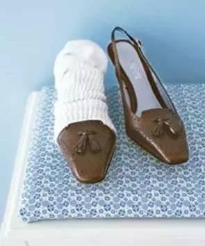 旧袜子不要扔冬天不用怕冻手了,旧袜子丢了是什么征兆