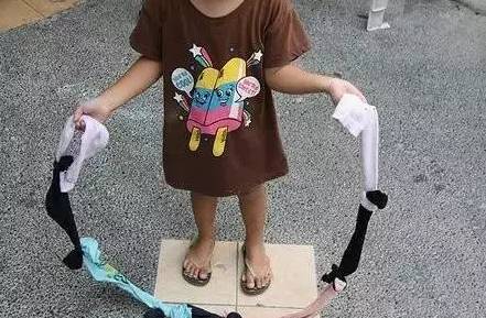 旧袜子不要扔冬天不用怕冻手了,旧袜子丢了是什么征兆