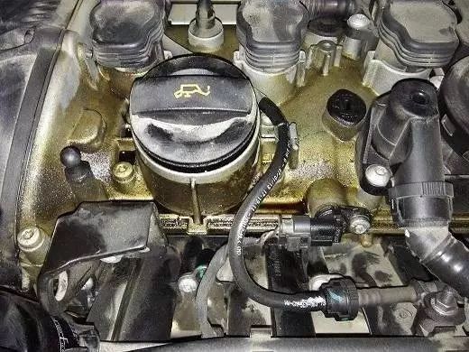 发动机漏油漏水修起来贵不,发动机漏油维修好后怎么清洗