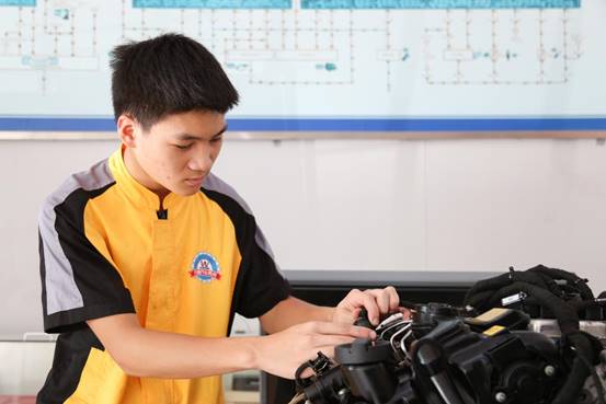 广州万通汽车学校学生,广州万通汽修学校口碑