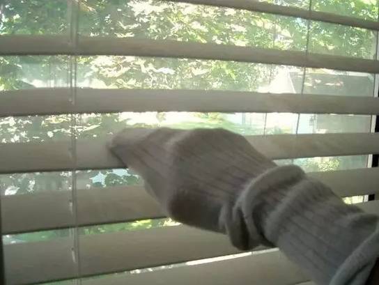 旧袜子不要扔冬天不用怕冻手了,旧袜子丢了是什么征兆