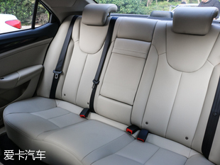 上汽荣威3601.4t,荣威360和大众朗逸