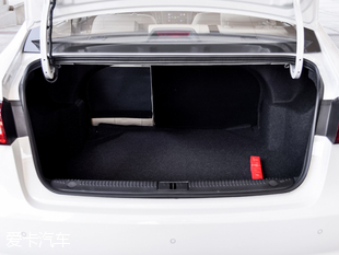 上汽荣威3601.4t,荣威360和大众朗逸