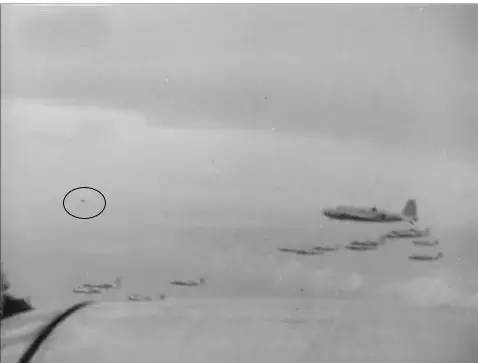 飞行员单挑32架日本飞机,一人单挑日本兵