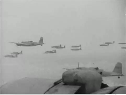 飞行员单挑32架日本飞机,一人单挑日本兵