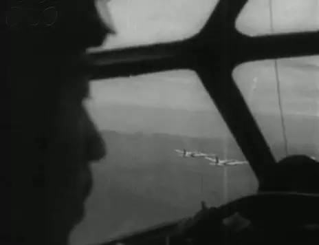 飞行员单挑32架日本飞机,一人单挑日本兵