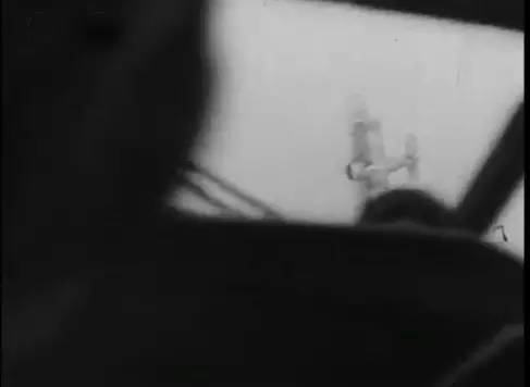 飞行员单挑32架日本飞机,一人单挑日本兵