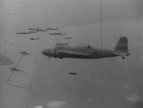 飞行员单挑32架日本飞机,一人单挑日本兵