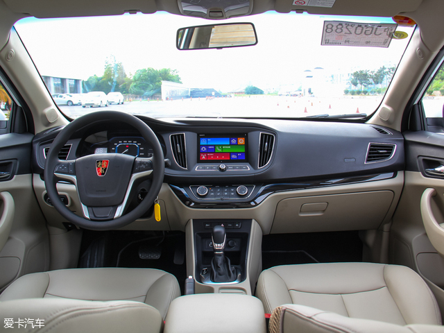 上汽荣威3601.4t,荣威360和大众朗逸