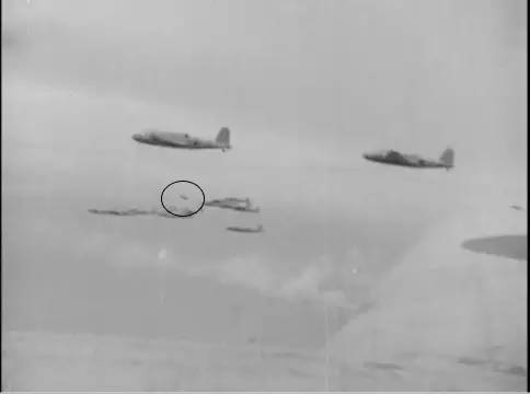 飞行员单挑32架日本飞机,一人单挑日本兵