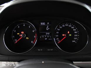 上汽荣威3601.4t,荣威360和大众朗逸