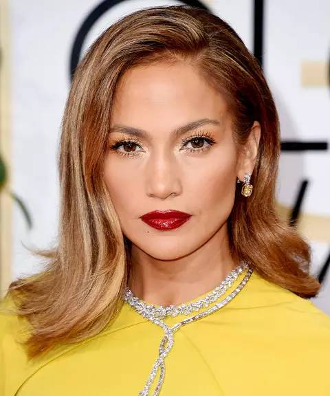 跟着别的女生买口红,跟着女明星买东西