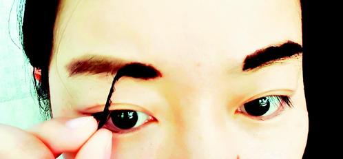 撕拉唇膜、眉胶、面膜、指甲油这些撕拉界“新宠”用起来放心吗？