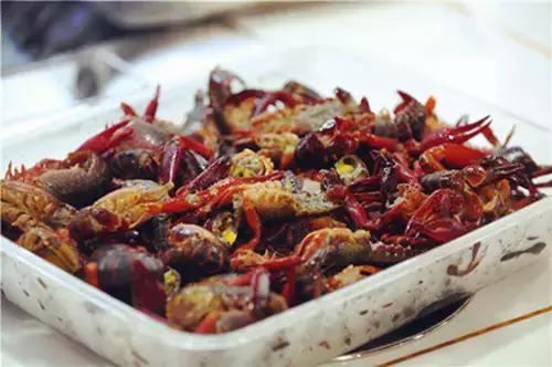 炸了！荆门这家店，烤肉海鲜岔起吃，饮料酒类岔起喝，只要30元