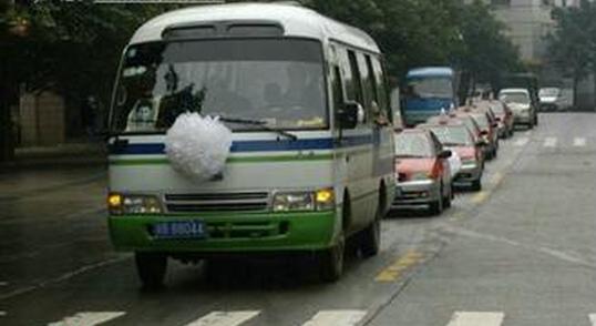 开车遇到出殡是好事还是坏事,开车遇丧事什么征兆